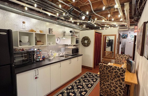 Mount Horeb House | Unique EarthHouse: Rated 10/10 with Pool & Spa Amenities