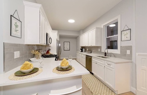 East Rock Apartment | Convenient East Rock 4BR with Kitchen Near Yale