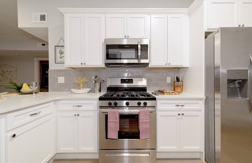 East Rock Apartment | Convenient East Rock 4BR with Kitchen Near Yale