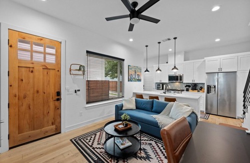 Govalle House | The Eastside Den – Pet-Friendly w/Yard