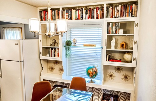 Hattiesburg House | Experience The Eclectic Cottage with Ocean Views & Breakfast