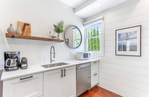 Downtown Charleston House | Stay at Eclipse: Historic Renovation with Spa & Breakfast!