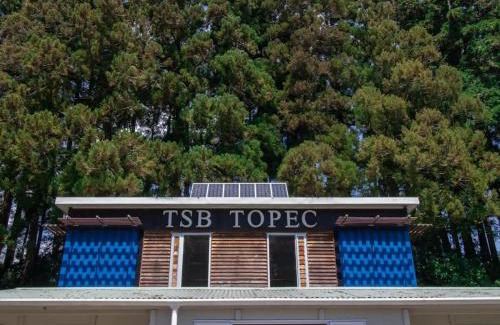 Burgess Park House | Eco Lodge Tsb Topec: Family-Friendly Retreat with Kitchen