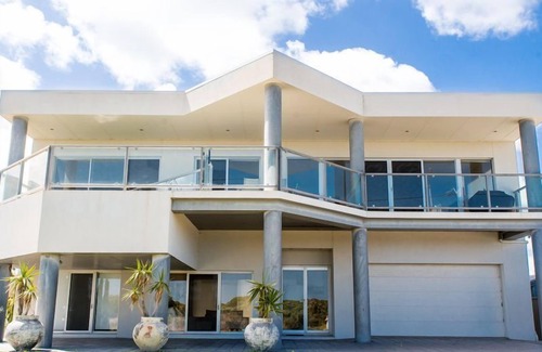 Waterhouse House | Experience The Edge: Pool, Spa & Family-Friendly Retreat