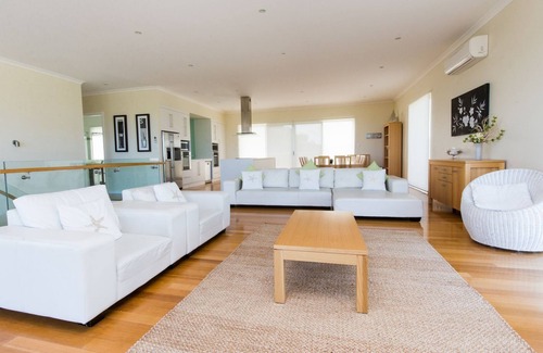 Waterhouse House | Experience The Edge: Pool, Spa & Family-Friendly Retreat