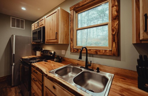 South Bloomingville Cabin | Pet-Friendly Retreat at The Edge - Cabin #9 with Spa & Hot Tub
