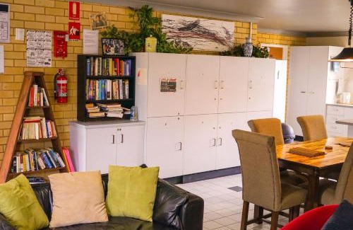 Goonellabah House | Discover The Edge Guest Rooms with Pool and Spa Amenities