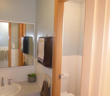 Goonellabah House | Discover The Edge Guest Rooms with Pool and Spa Amenities
