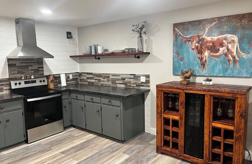 La Grange House | Relax at The Edge of Town: Pet-Friendly with Spa Amenities
