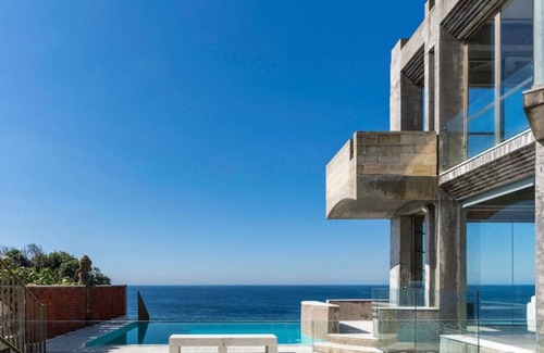 South Coogee House | Discover The Edge: Nature-Inspired Retreat with Ocean Views