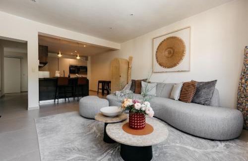 Jambes Apartment | Discover The Edgewater Suites - Skyline: Family-Friendly Retreat