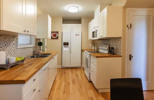 The Bowl of Edmonds House | Family-Friendly Edmonds Guest House with Oceanfront Bliss