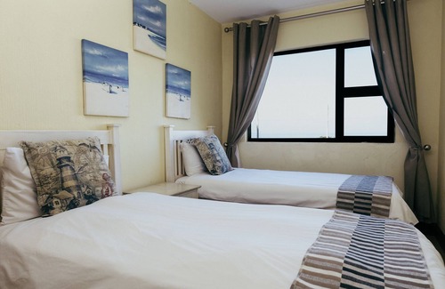 Port Edward Hotel | Relax at Premier Inn Port Edward with Pool & Dining Options
