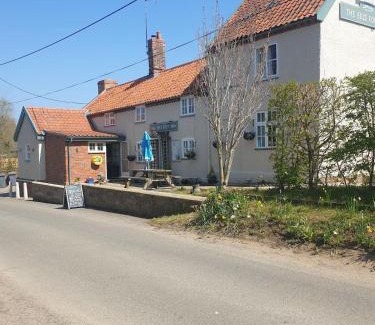 Eastbridge Hotel | The Eelsfoot inn