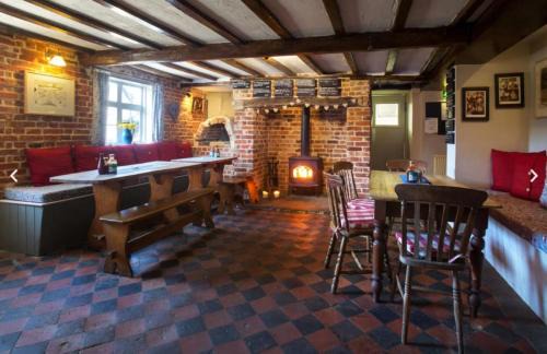Eastbridge Hotel | The Eelsfoot inn