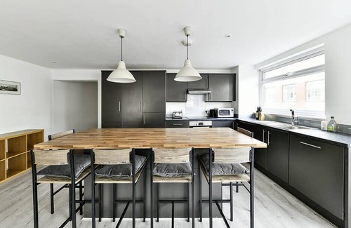 Brompton & Hans Town Apartment | Comfortable Stay at The Elden No2 Fairway Hosting