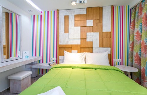 Potos Hotel | Elegant Apartments: Guest Rated 9.8 with Pool & Family Fun