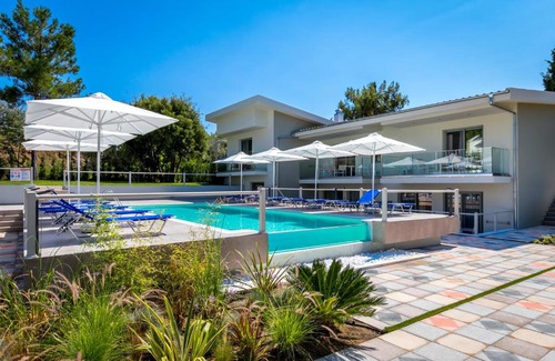 Potos Hotel | Elegant Apartments: Guest Rated 9.8 with Pool & Family Fun