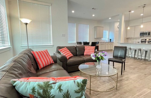 Rosenberg House | Elegant Stay Near Highway 59 with Spa and Family Amenities