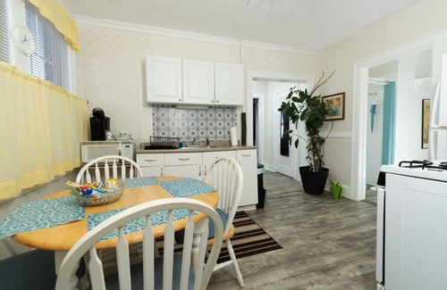 South Green Apartment | Discover The Elizabeth Suite B2: Pet-Friendly Retreat