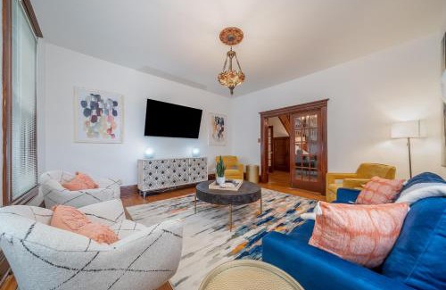 Hot Springs House | Experience Comfort at The Elizabeth with Family-Friendly Amenities