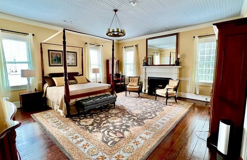Elizabethtown Bed & Breakfast | Exceptional Stay at The Elizabethtown Inn with Breakfast
