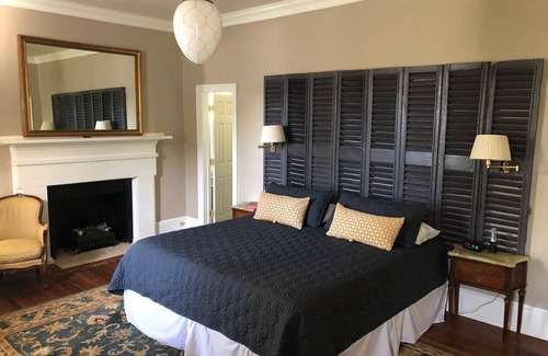 Elizabethtown Bed & Breakfast | Exceptional Stay at The Elizabethtown Inn with Breakfast