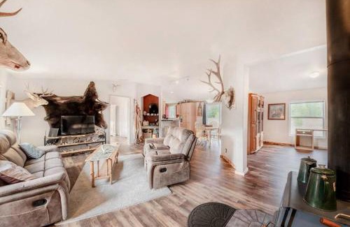 Boundary County House | Elk Run Family Retreat: 4-Star Stay with High Ratings