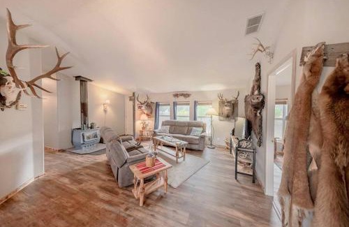 Boundary County House | Elk Run Family Retreat: 4-Star Stay with High Ratings