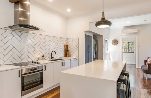 Yamba House | Pet Friendly Retreat at The Elks with Oceanfront Views