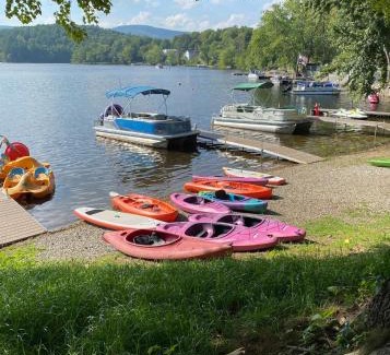 Lake Luzerne-Hadley Resort | Discover The Elms Waterfront Cottages: Oceanfront Retreat
