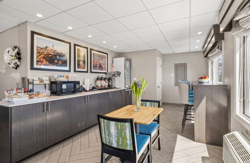 Waterville Hotel | Elmwood Hotel: Family-Friendly Retreat with Breakfast Included