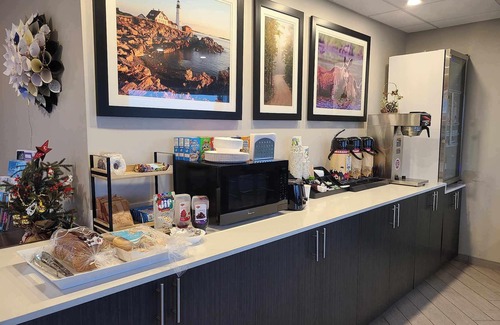 Waterville Hotel | Elmwood Hotel: Family-Friendly Retreat with Breakfast Included