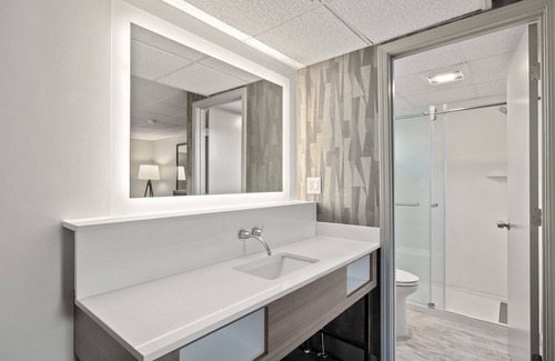 Waterville Hotel | Elmwood Hotel: Family-Friendly Retreat with Breakfast Included