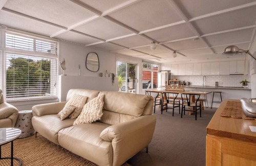 Bicheno House | Oceanfront Oasis: The 'Elusive Penguin' Holiday House
