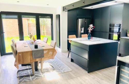 Ely House | Family-Friendly Getaway at The Ely Retreat - Rated 9.5/10