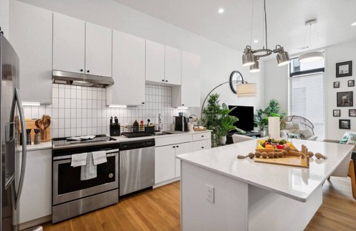 Fort Worth House | The Emerald:3BD In the Heart of Magnolia &Stylish!