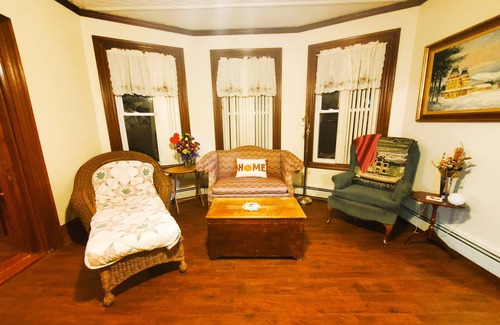 Cornish Apartment | Pet-Friendly Retreat at The Emily Anne House