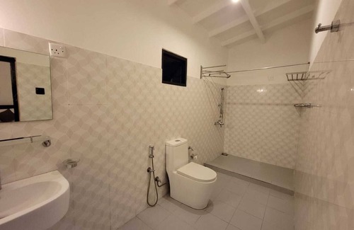 Andiambalama Hotel | Convenient Stay at The Empyrean Airport Transit Hotel