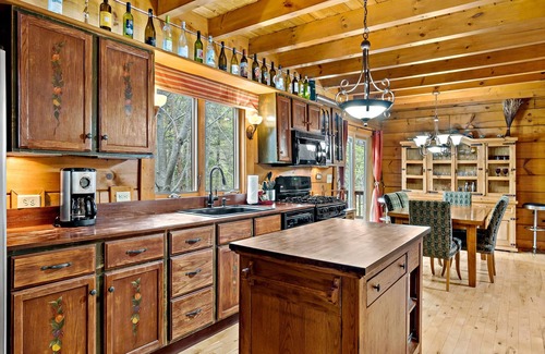 Lake Lure Cabin | Cozy Log Home Retreat with Fire Pit & Inviting Amenities