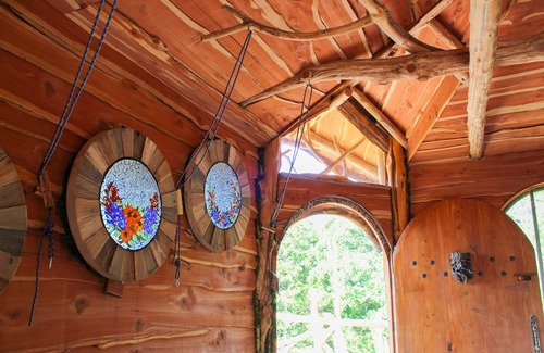 Paige Cottage | Magical Hobbit's Nest Treehouse: A Perfect Family Retreat