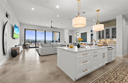Kingsland House | Discover The Enclave: Family-Friendly Retreat with Concierge