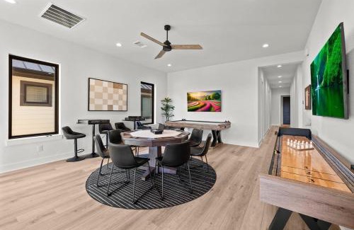 Kingsland House | Discover The Enclave: Family-Friendly Retreat with Concierge