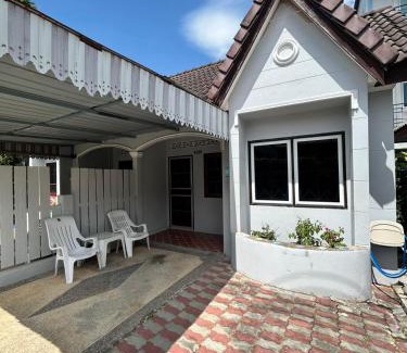 Cherngtalay House | Budget-Friendly Stay at Village House PM 12, Child Friendly