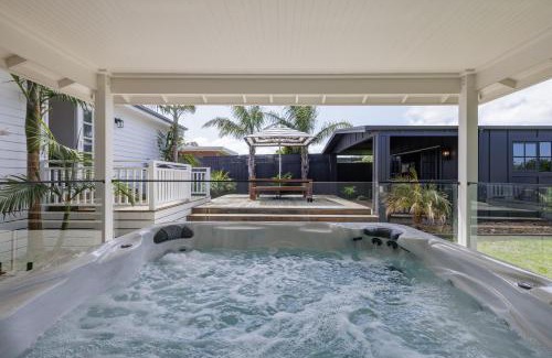 Cape Woolamai House | Experience The Endless Summer: Pet-Friendly Retreat with Pool