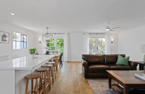 Cape Woolamai House | Experience The Endless Summer: Pet-Friendly Retreat with Pool