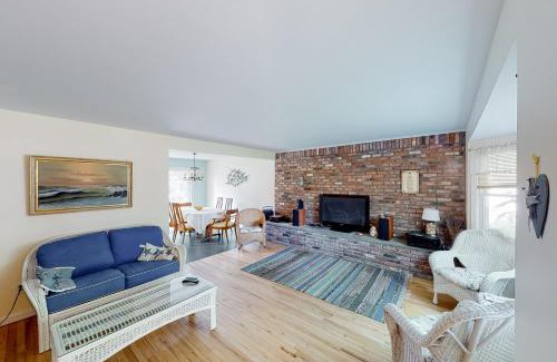 Cutchogue House | Guest Rated 10/10: The Endless Summer Cottage Awaits