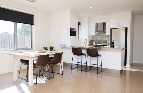 Orange Villa | Cozy 2 Bedroom Villa - Family-Friendly & Near CBD