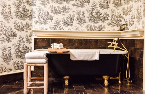 Waxahachie Bed & Breakfast | Discover The English Merchant's Inn: Rated 9.6/10 Stay