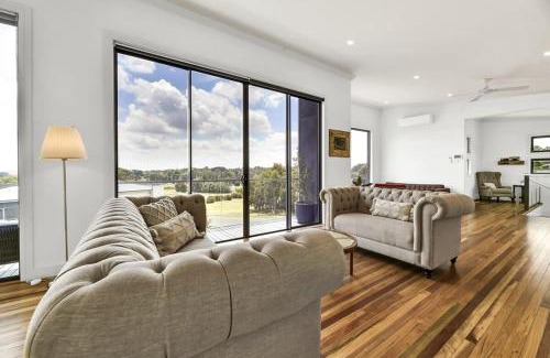 Calare House | Discover The Entertainer: 5 Bed Retreat with Pet-Friendly Perks